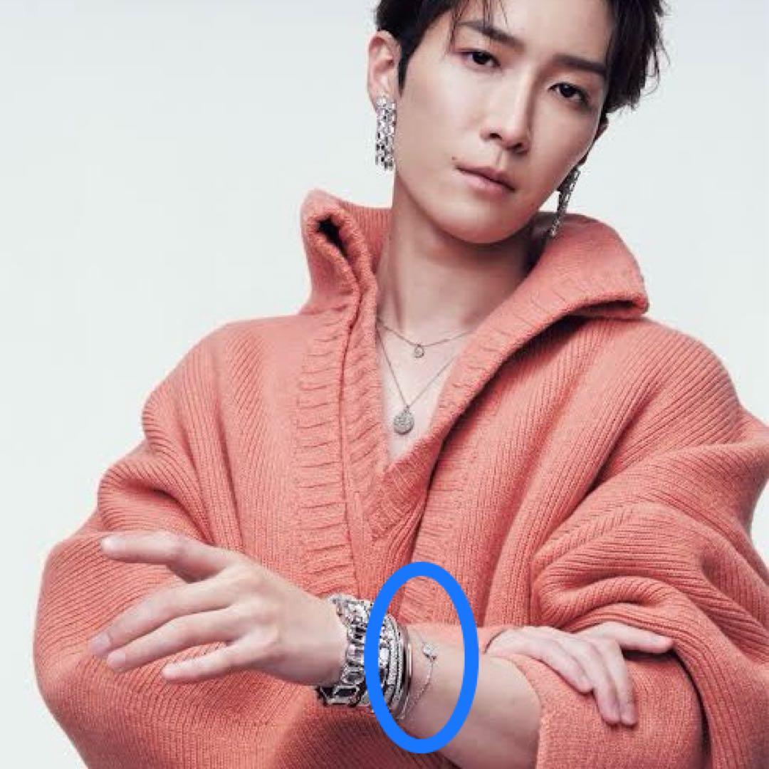 スワロフスキー ブレスレット 渡辺翔太さん SnowMan - メルカリ