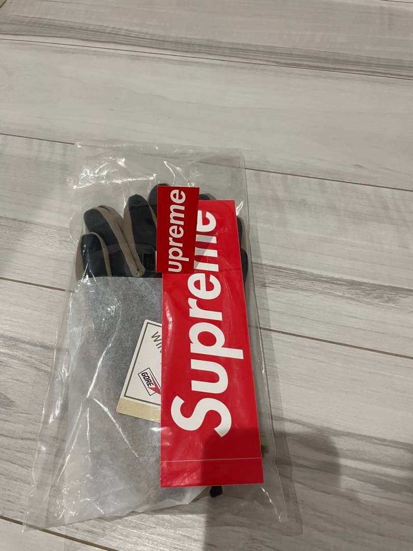 小物 Supreme WINDSTOPPER Zip Gloves \"Taupe\"