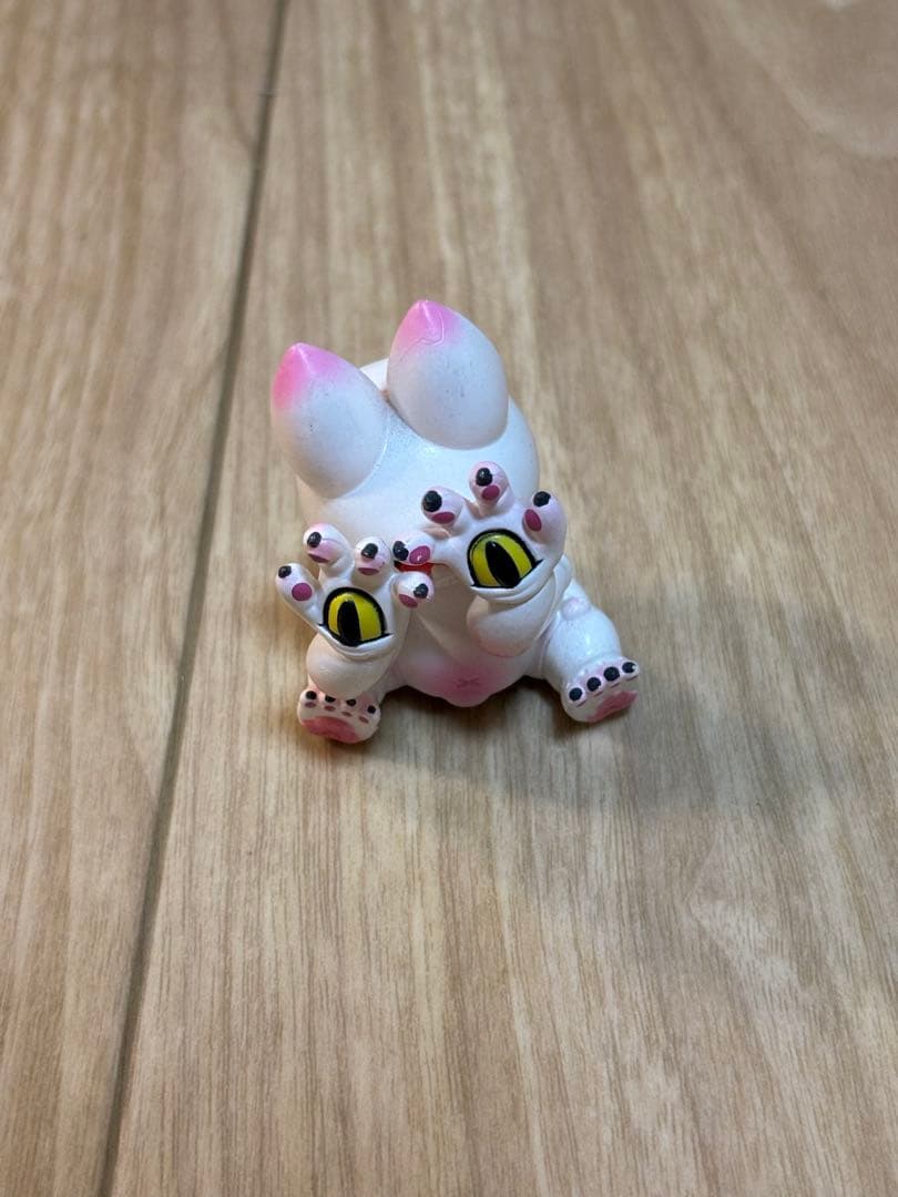 GRAPE BRAIN ジゴクネコおにぎり ガチャガチャ - メルカリ