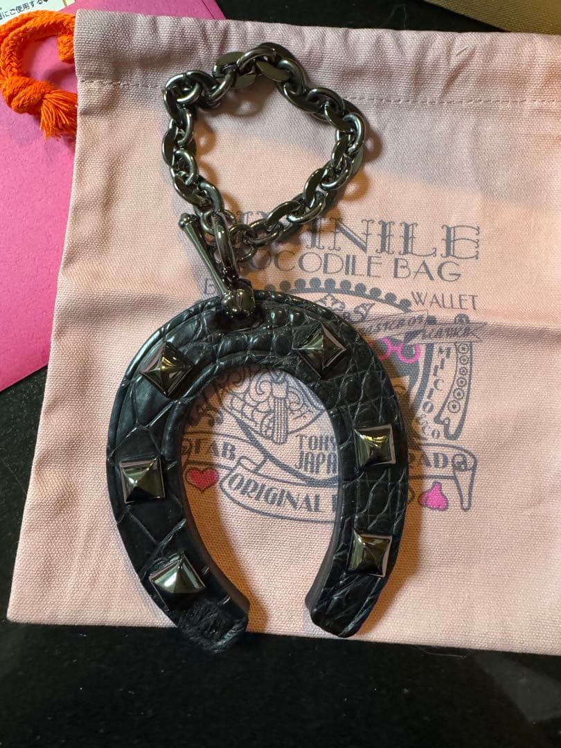 チビナイル 馬蹄チャーム&バングル 黒 クロコダイル ペンダントの