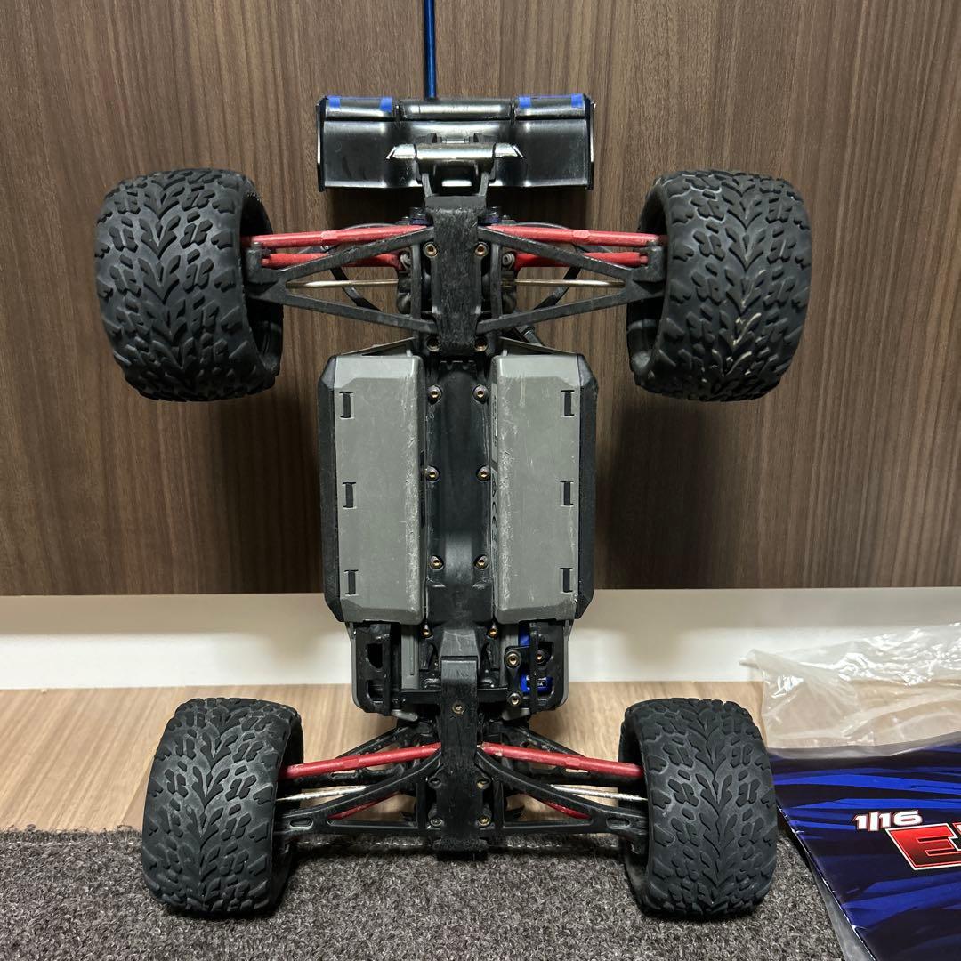 トラクサスEレボ1/16 更に変更しました。ボデーは、1台を、選択して