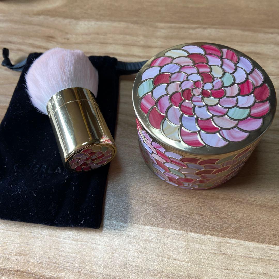 GUERLAIN フェイスパウダー マルチカラー　ブラシ付 メテオリット コフレ ⋅ メテオリット コフレ | ゲラン GUERLAIN