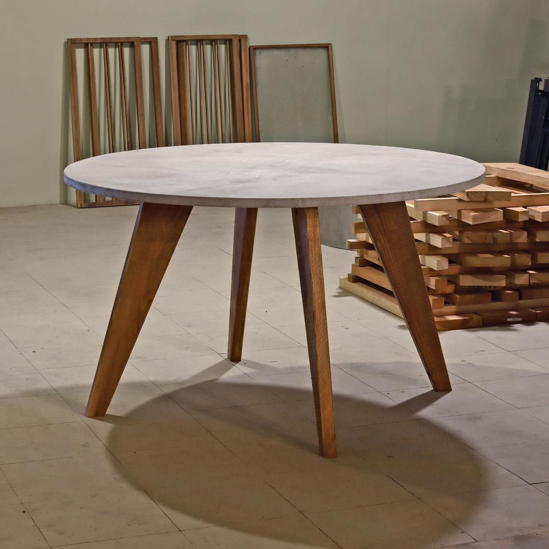 ラウンドテーブル｜ライトグレー｜Φ120cm｜薄塗りモルタル｜ダイニング