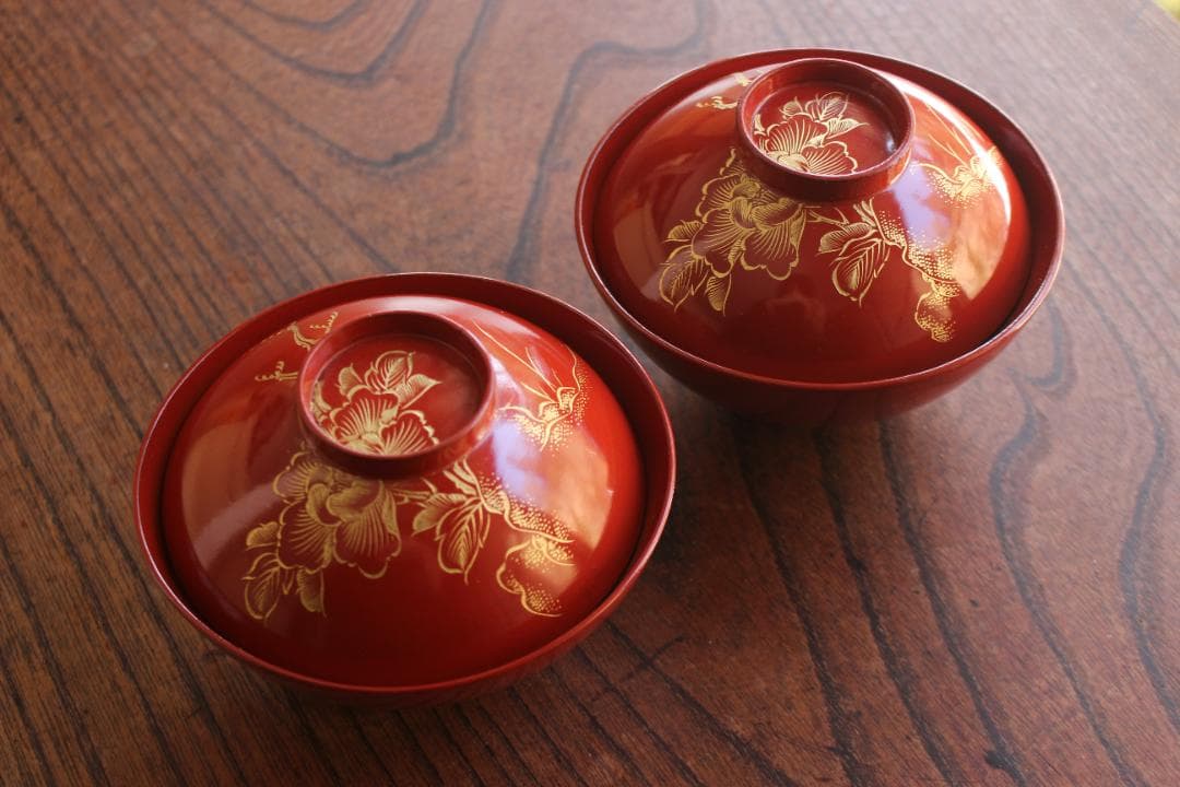 時代朱漆に優美な牡丹沈金の映えるお椀2点（検輪島塗沈金椀 - メルカリ