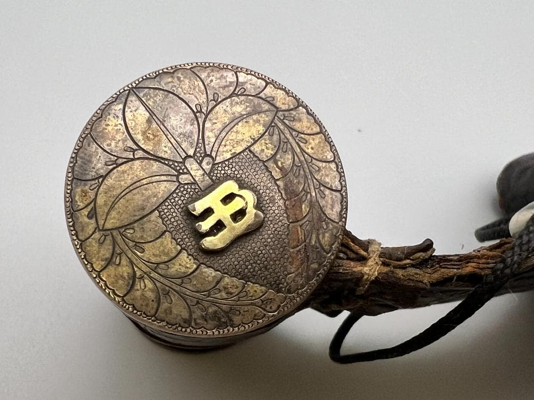 希少 早道 薬入 龍虎武士図 金銀象嵌 手彫 大金具 煙草 墨入れ