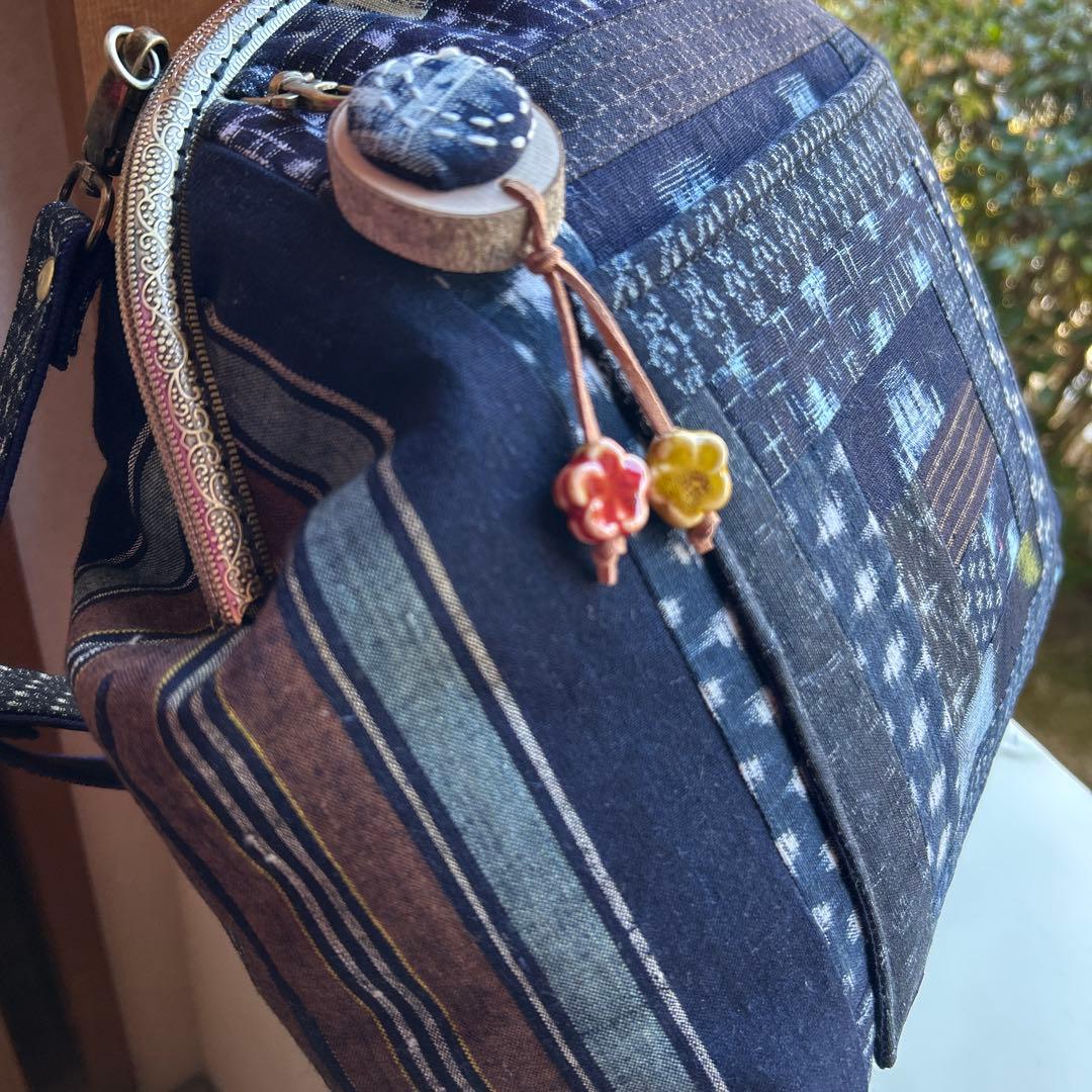 絣のパッチワーク大きながま口丸ショルダー (*´꒳`*)ショルダー紐と