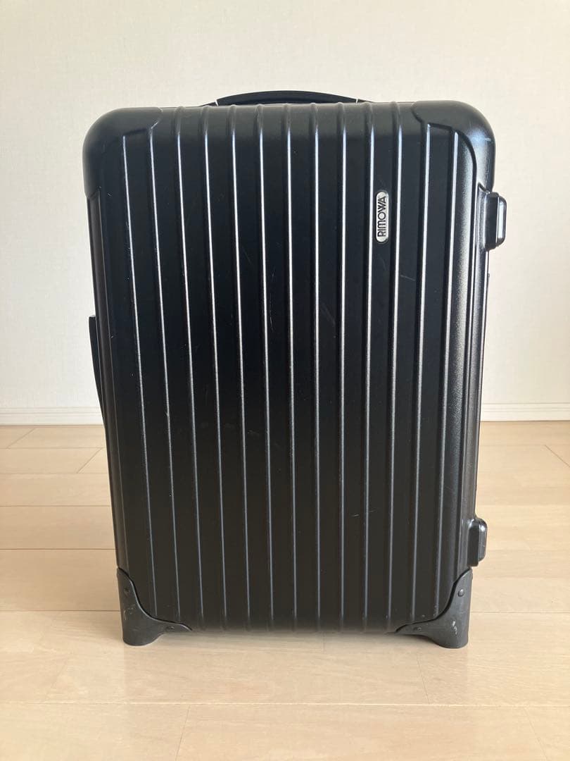 リモワ 黒 サルサ 2輪 機内持ち込みスーツケース - メルカリ