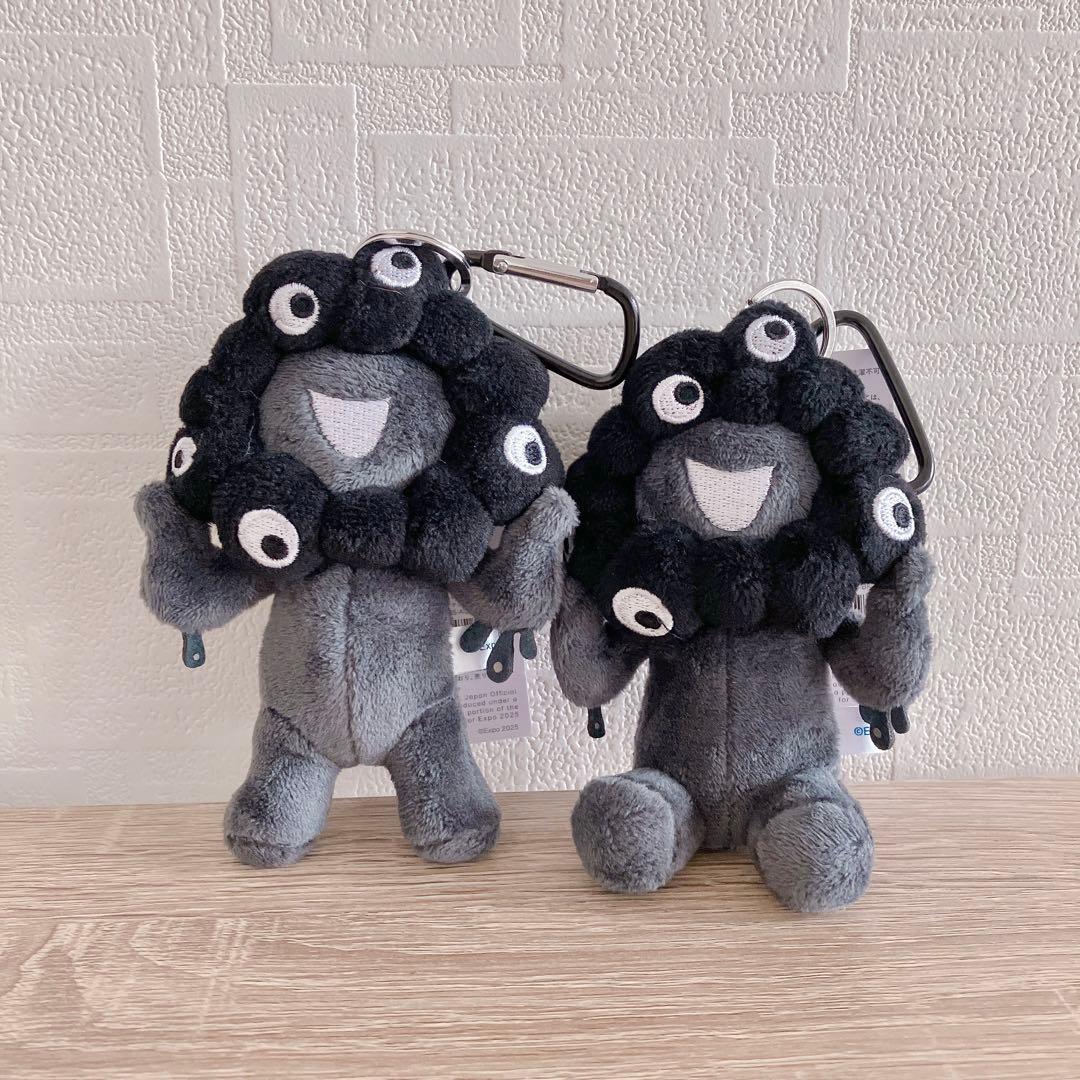 万博　ミャクミャク　黒　ストラップ　カラビナ付　立ちと座りセット 黒ミャクミャク 2個 セット カラビナ ぬいぐるみ 立ち 座り 新品 大阪