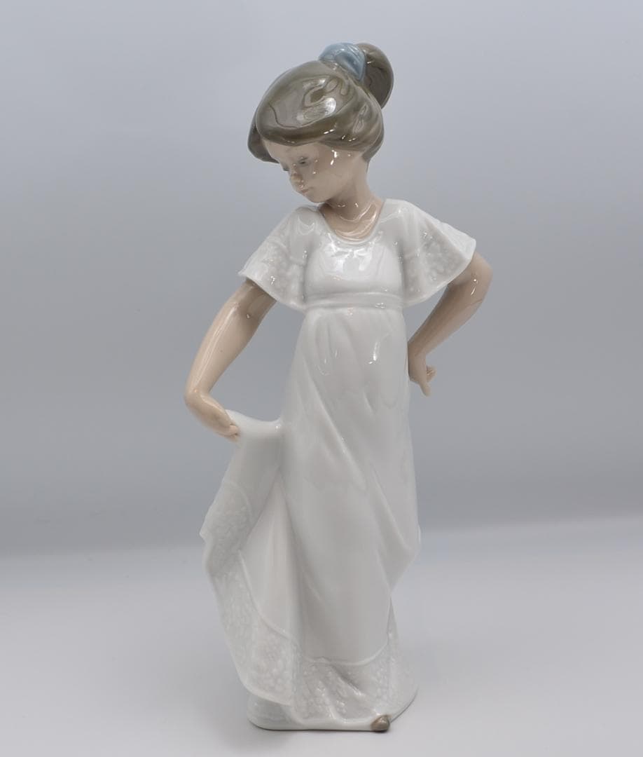 恥ずかしがり／なんてかわいい　NAO（リヤドロ）　２体セット　ご成約済み