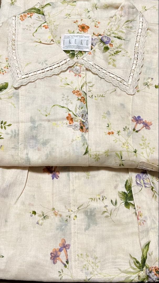 IKUKO 花柄長袖パジャマ xn230rn2_03b.jpg?v=1764457823