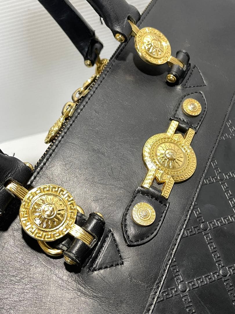 ヴェルサーチェ ハンドバッグ ボストンバッグ 2way ロゴ型押し黒