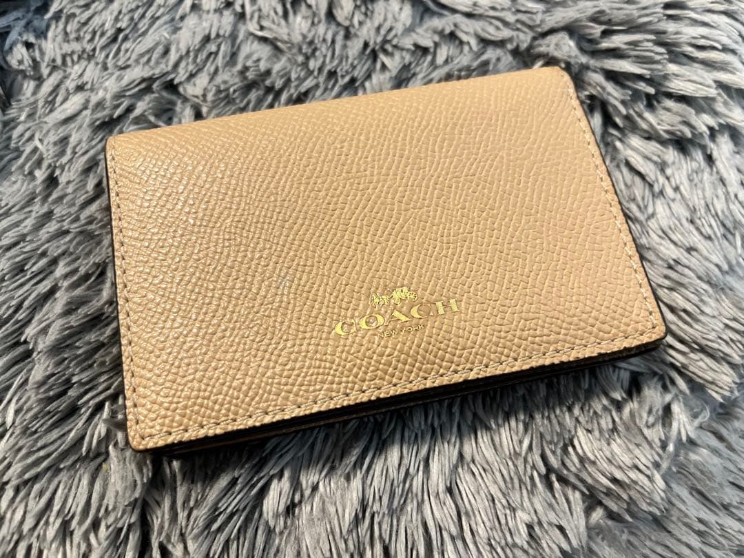 COACH 名刺入れ ベージュ レザー - メルカリ