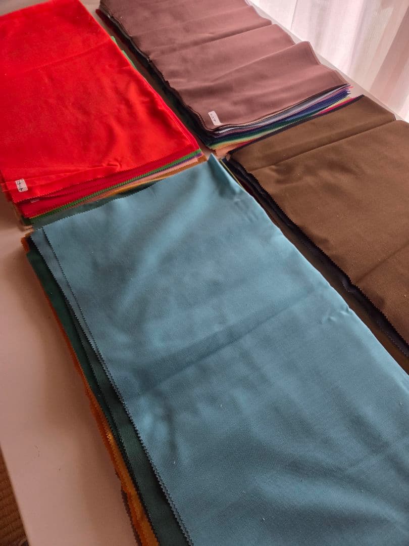 未使用パーソナルカラードレープ　120枚　　　　30枚X4ケース50x53.5 パーソナルカラー診断用ドレープ30色(金銀ドレープ2色入り)+診断用