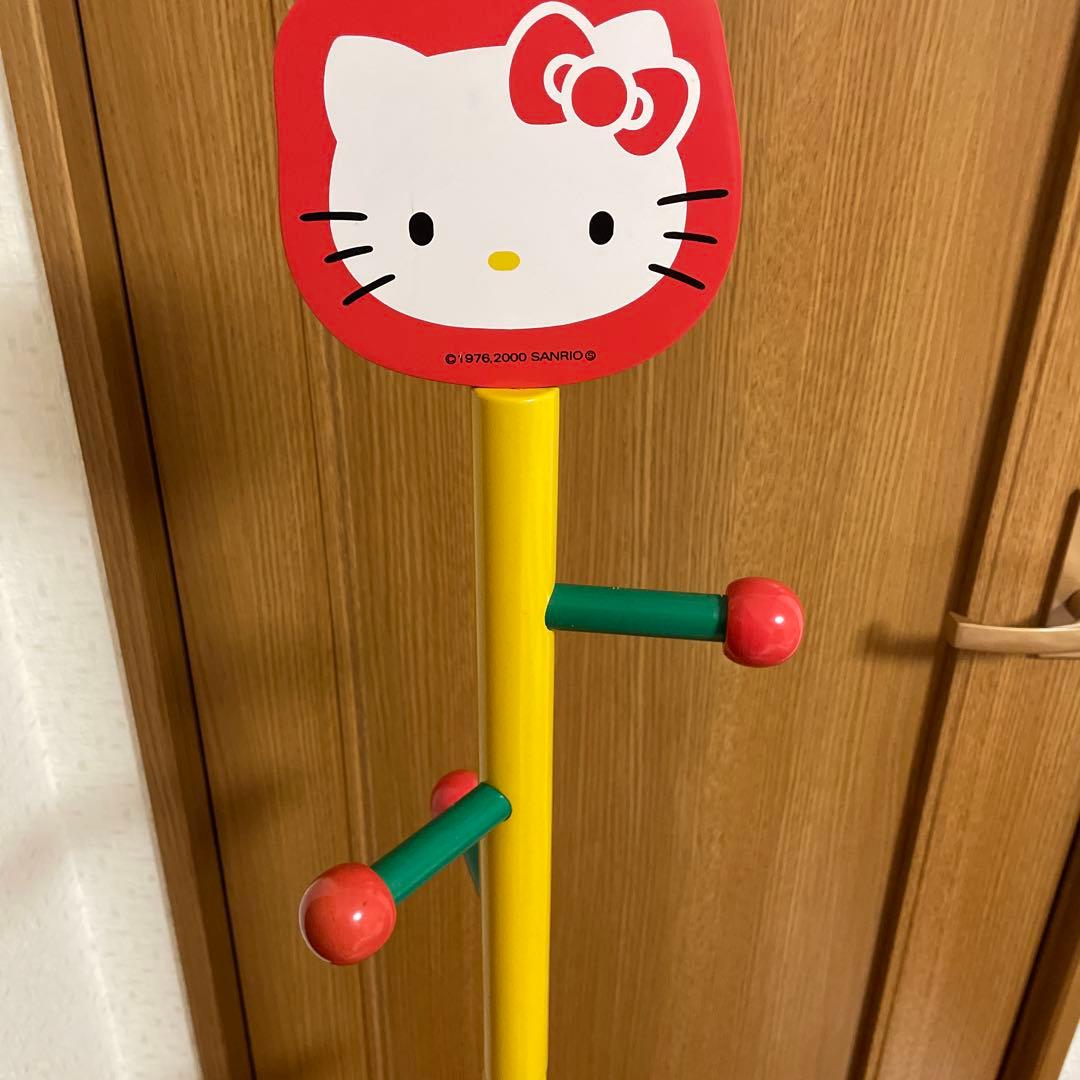 レア‼️ハローキティ木製ポールハンガー&キティちゃんハンガー - メルカリ