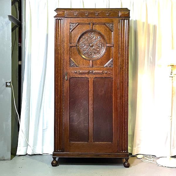 イギリスアンティーク　ワードローブ　洋タンス　クローゼット　ローレリーフ bf87834297fd6c4ee4752cba2afe7e