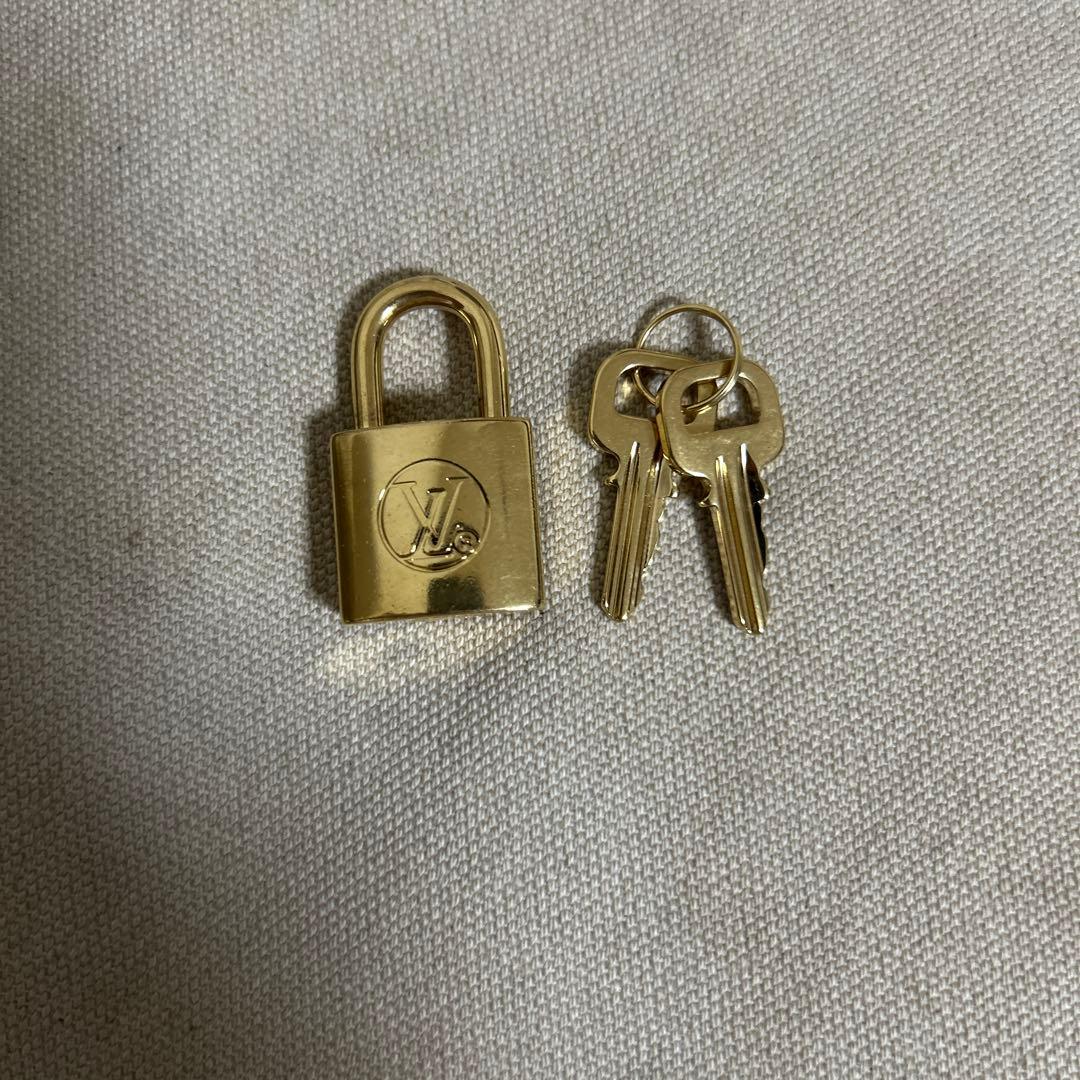 ルイヴィトン パドロック 鍵付き アクセサリー 正規品501 (箱は