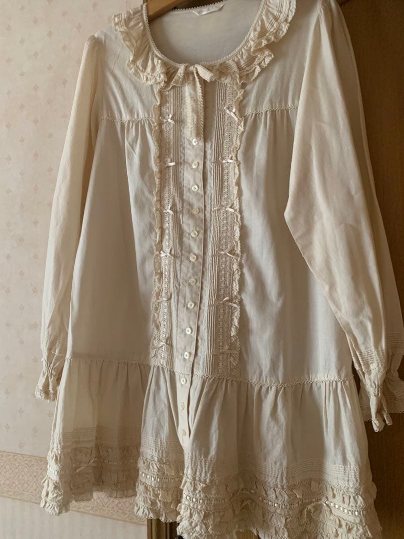 ピンクハウスの綿ローンのピコフリルとサテンリボンのついたチュニック