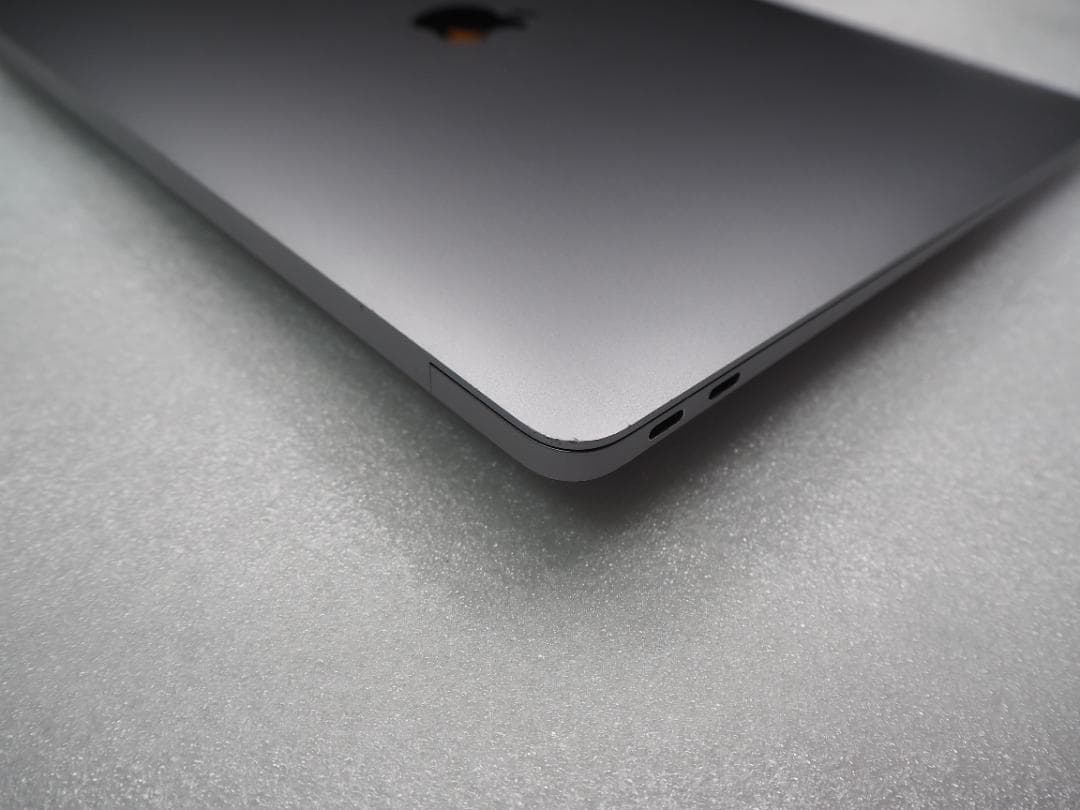 岡八郎　MacBook Air 2018