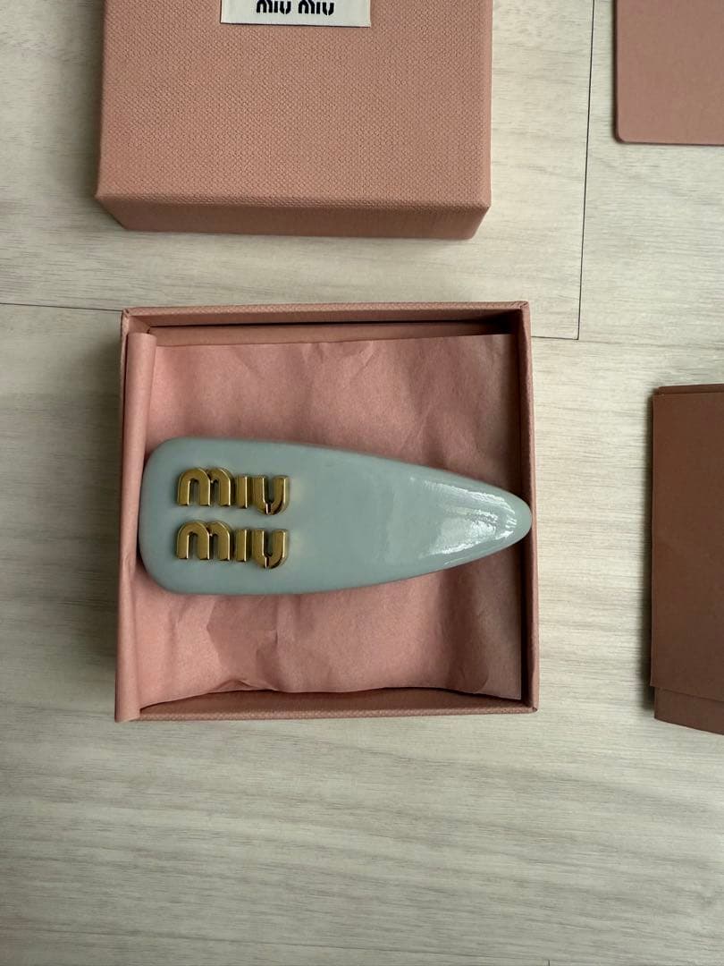 miumiu 正規品　ヘアピン TWICE サナさん着用♥【MiuMiu】ロゴ入り ヘアクリップ (MiuMiu/ヘア