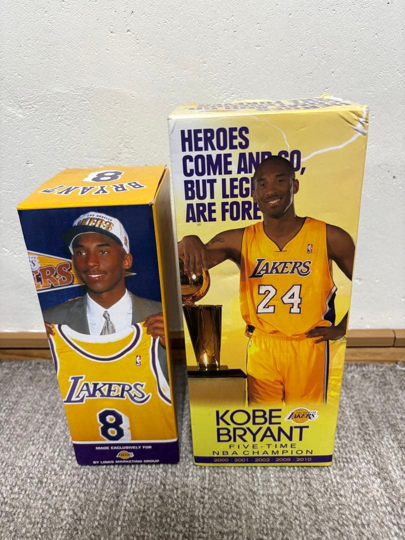 Kobe Bryant フィギュアセット 8番と24番 非売品 試合会場配布 Kobe Bryant - Complete Yellow & Purple 