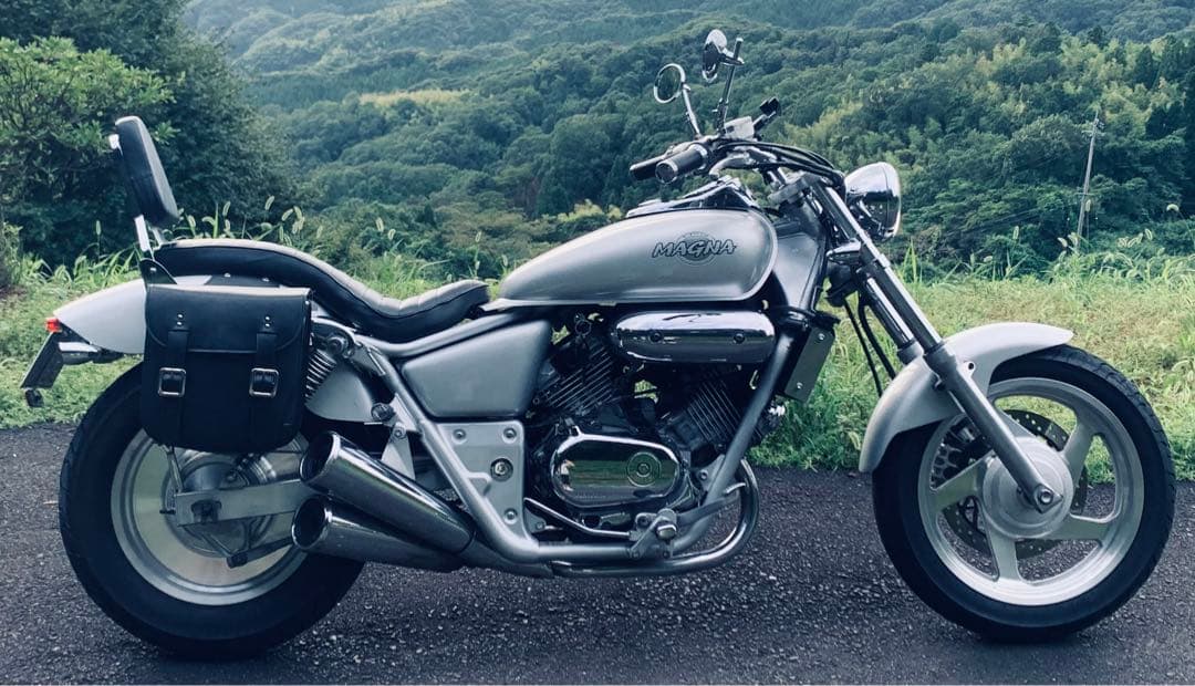 美品】V-TWIN マグナ250用コブラシート・タックロール - メルカリ