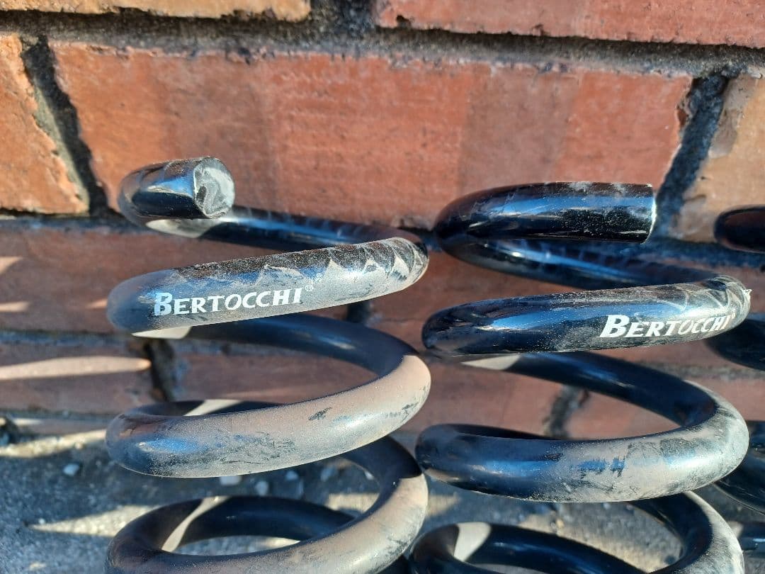 マセラティ ギブリ 2WD ベルトッキ BERTOCCHI ダウンサス - メルカリ