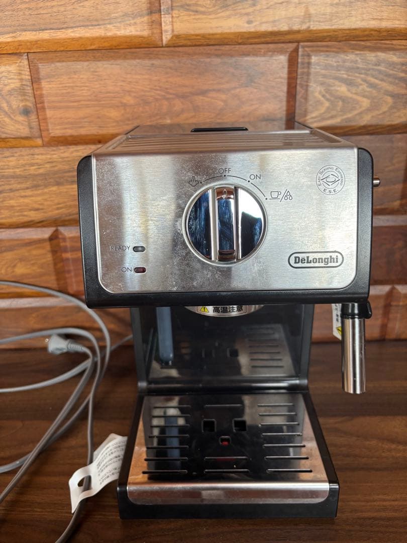 DeLonghi エスプレッソマシン ブラック&シルバー/ECP3220J-BK Amazon | De'Longhi (デロンギ) エスプレッソメーカー ECP3220J-BK