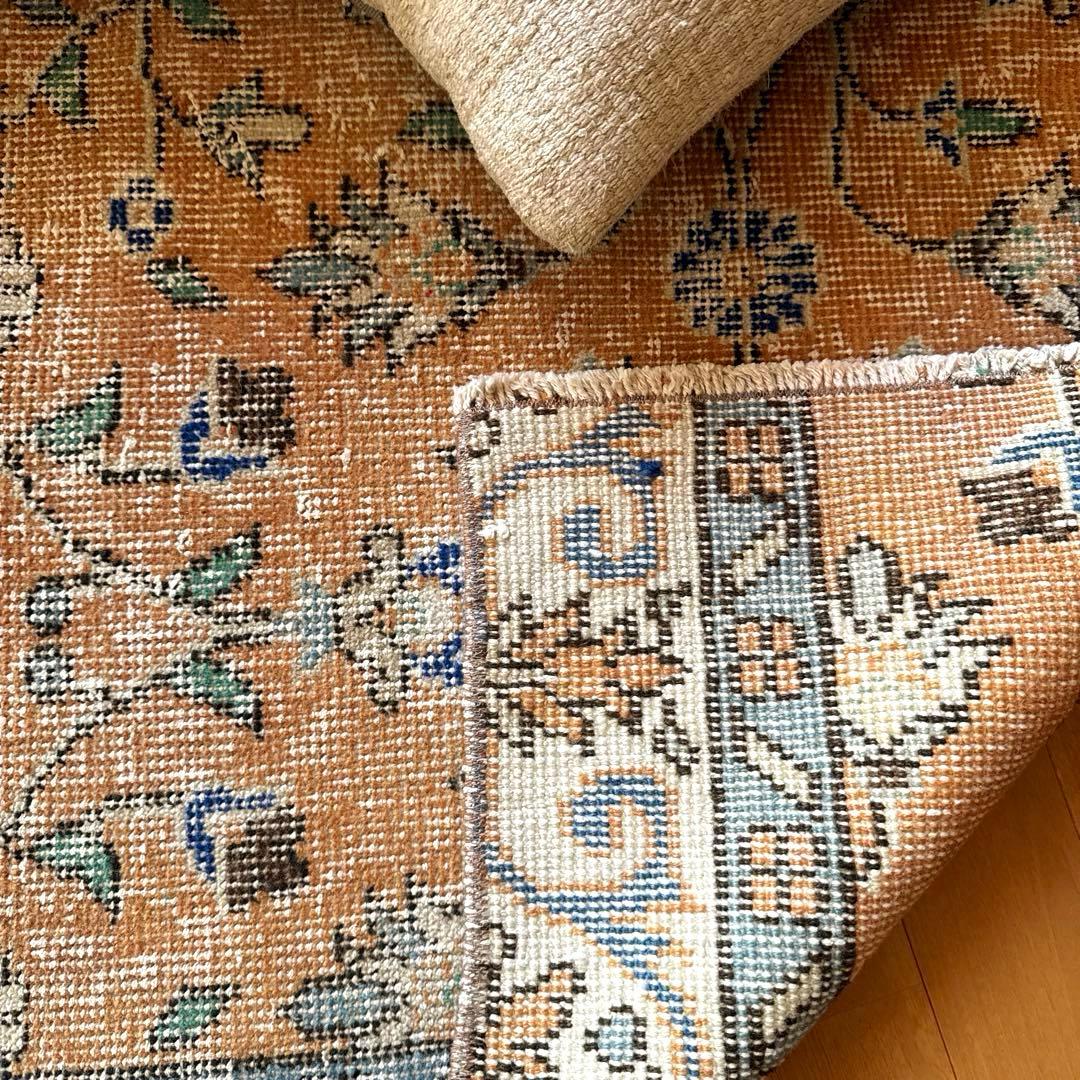 56×120ペールオレンジ 青い花 ボタニカル トルコヴィンテージラグ
