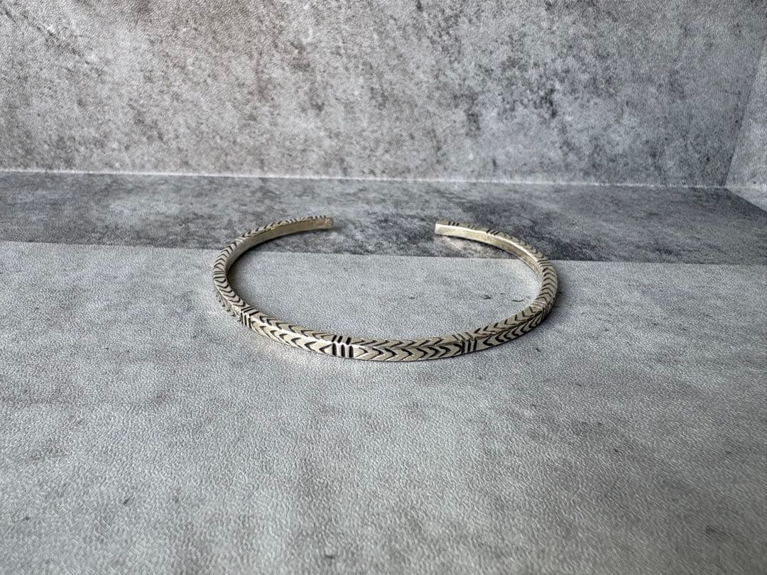 カレンシルバー バングル ユニセックス - メルカリ