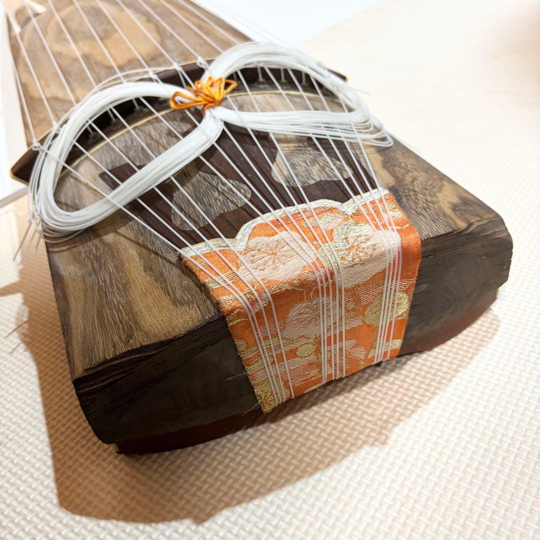 琴 十三弦 金蒔絵 並甲 すだれ彫り 13弦 和楽器 - メルカリ