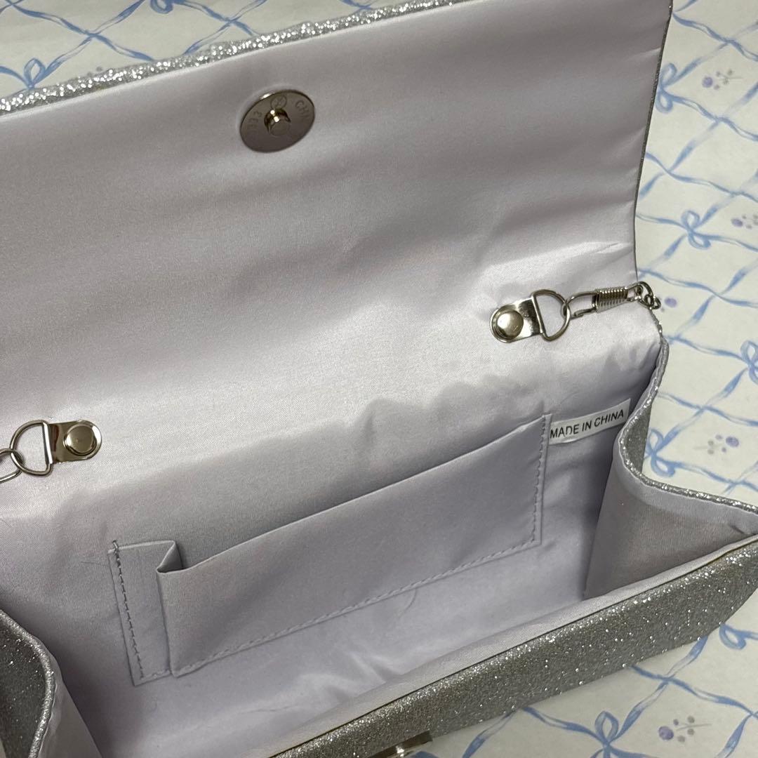 シルバー グリッター クラッチバッグ - メルカリ