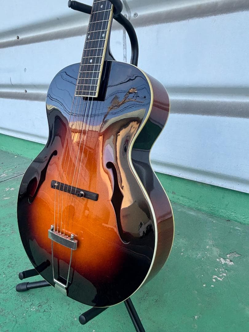 The LOAR LH-700VS Archtop guitar 超美品 - メルカリ