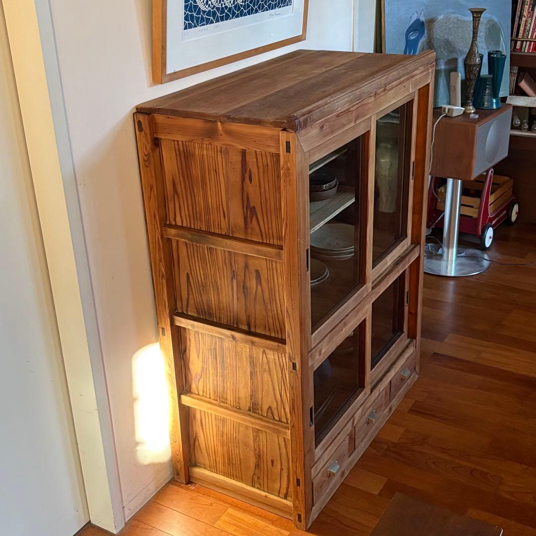 大正硝子 【 100年 水屋箪笥 】真鍮取手 ゆらゆらガラス 古い木製食器