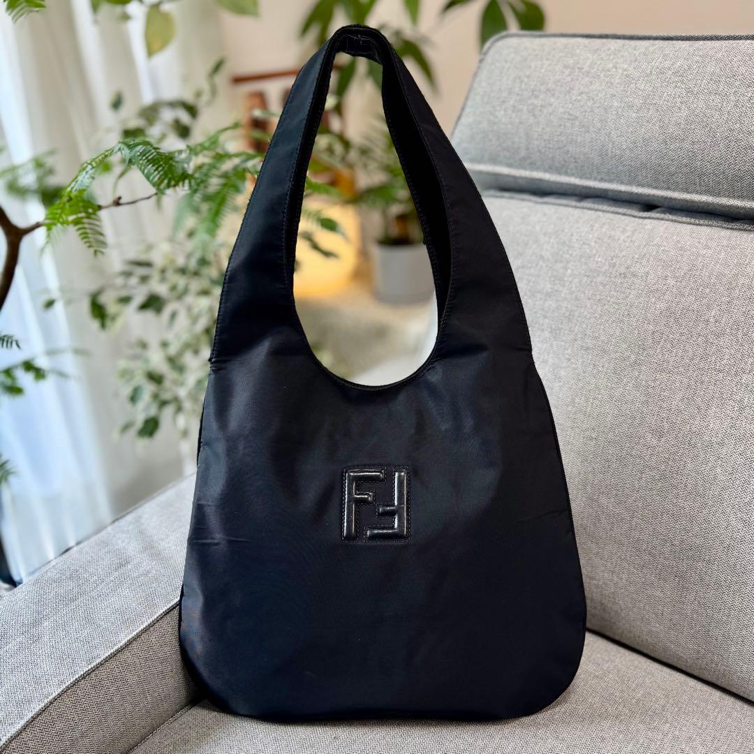 FENDI フェンディ FFロゴ ナイロン ホーボーバッグ 美品】フェンディ ロゴライン ハンドバッグ FF ナイロンキャンバス