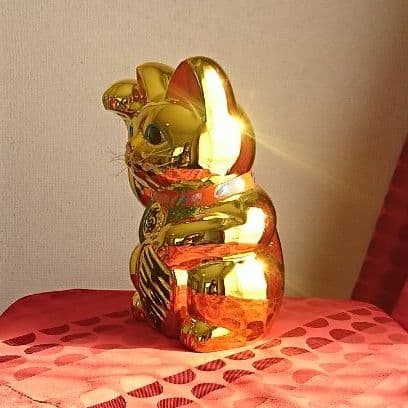 2024 ✨輝きが凄い！最強金運 招き猫☆黄金色猫右手上げ8号・希少品