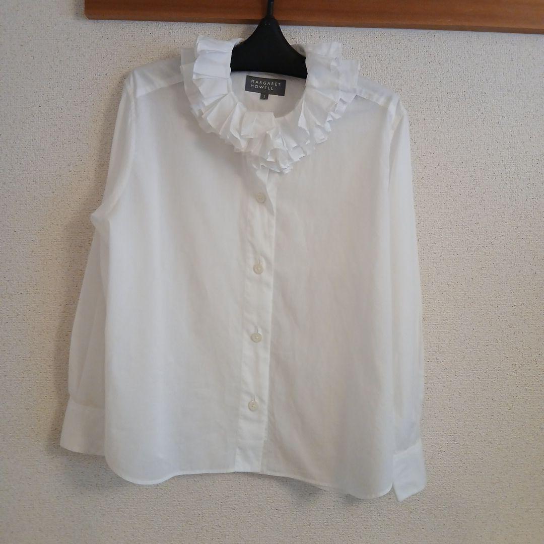 MARGARET HOWELL フリル付きホワイトシャツ Iサイズ MARGARET HOWELL（マーガレットハウエル） ブラウス シャツ COTTON END