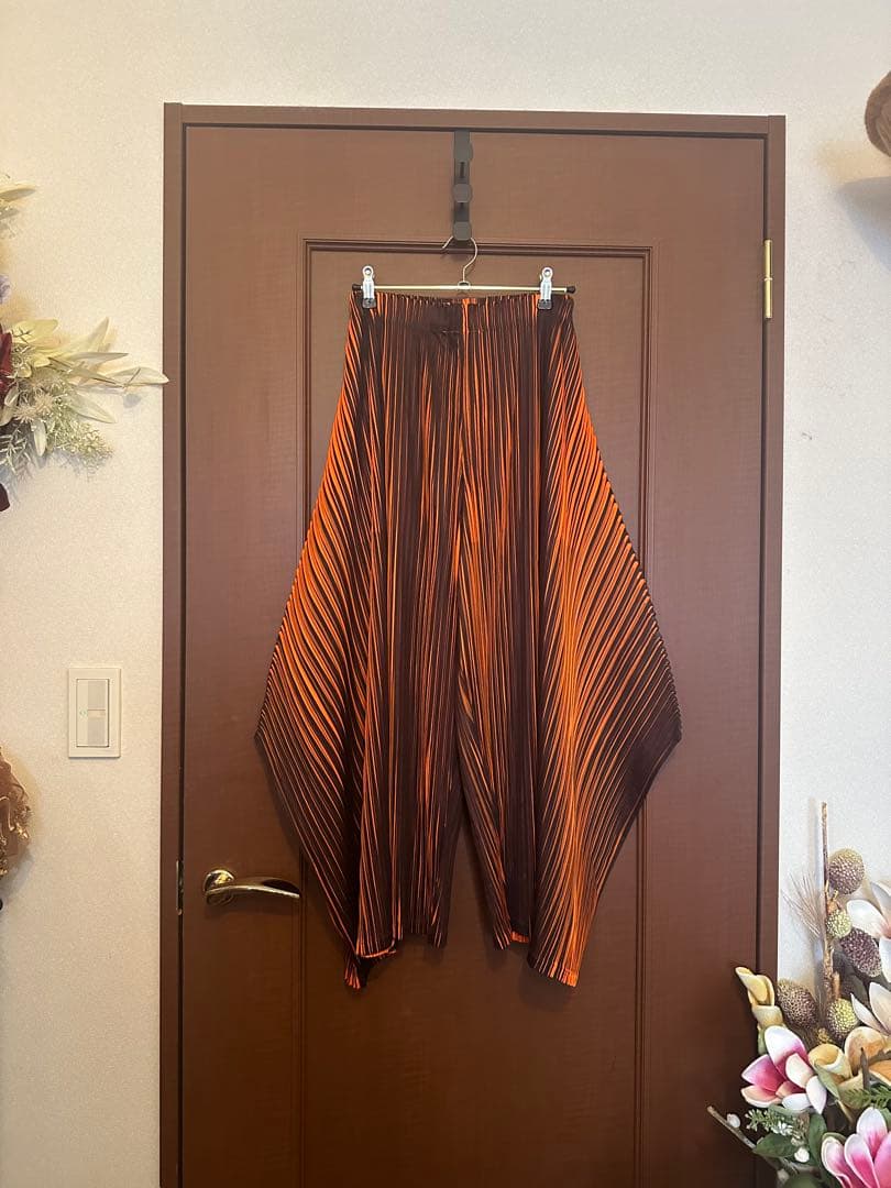 プリーツプリーズ アルトネオンワイドパンツ オレンジx 黒 美品 ネオン