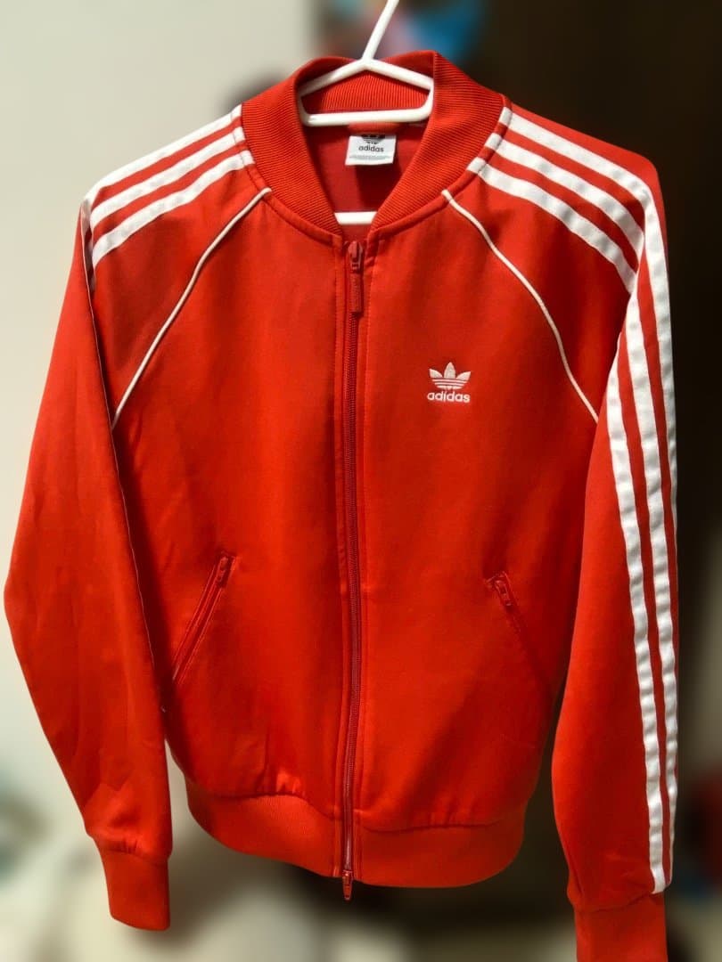 adidas レッド ジップアップジャケット - メルカリ