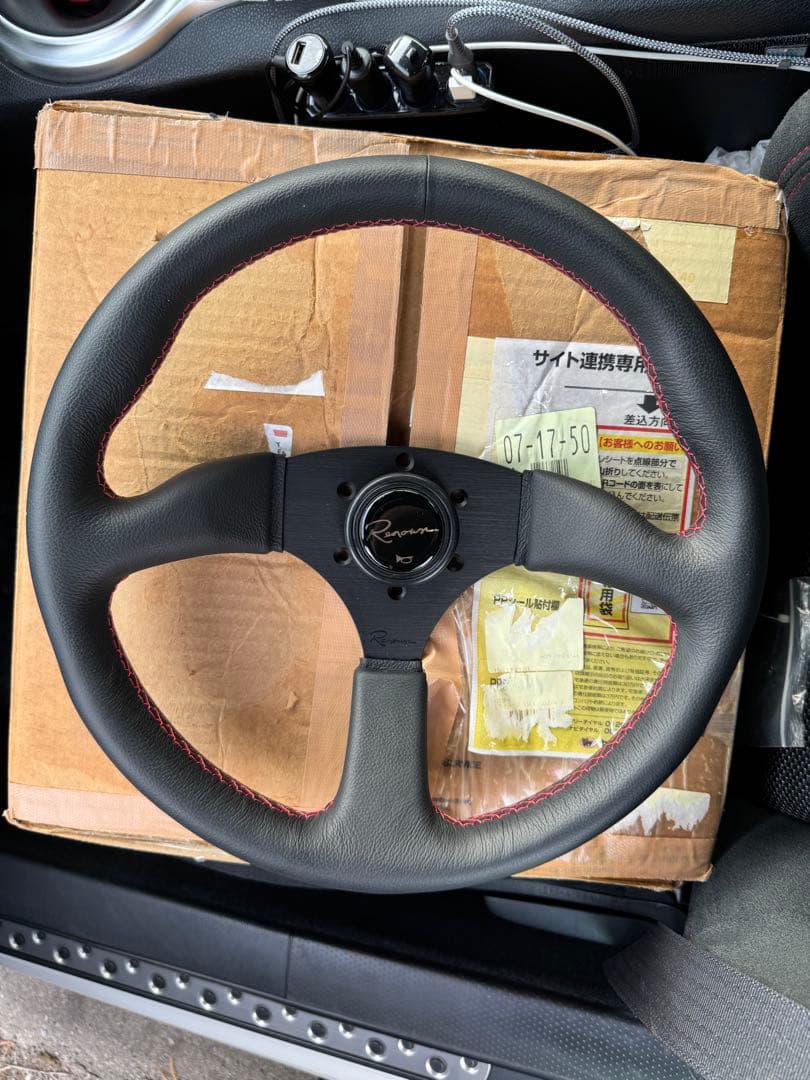 RENOWN　レナウン　ステアリング130Rロッソ350mm 130R ロッソ | Renown Japan