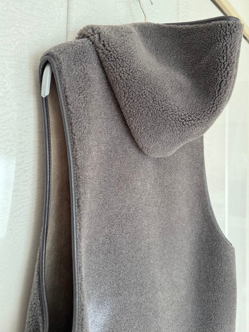 未使用 【RISLEY /リズレイ】フード付ボアベスト グレー - メルカリ