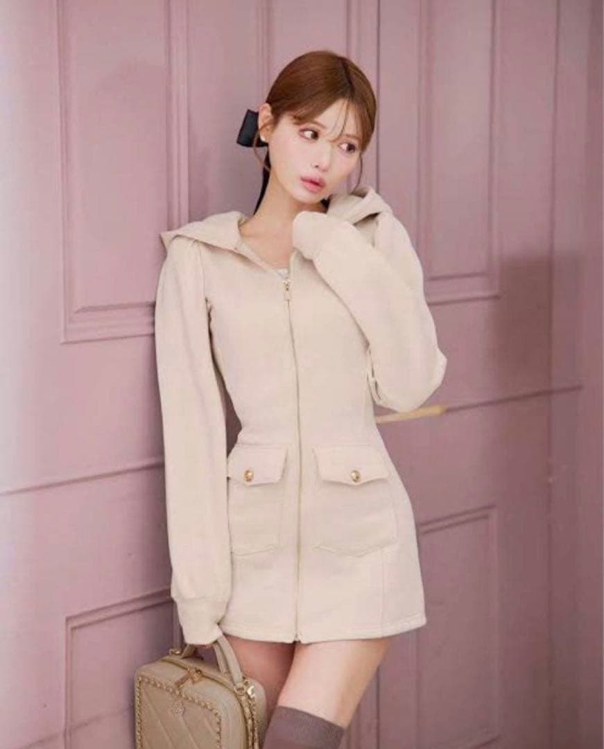 Rady くびれ ジップフーディーミニワンピース - メルカリ