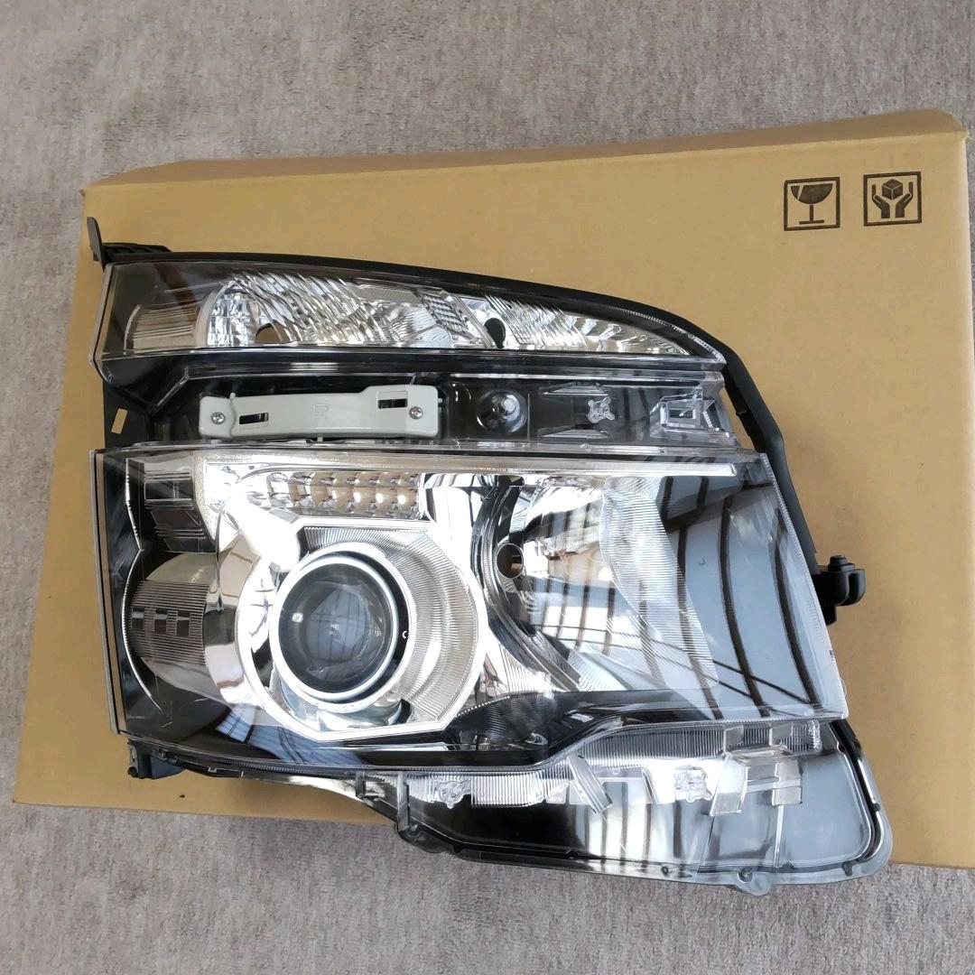 良い 70ヴォクシー後期右ヘッドライトユニット