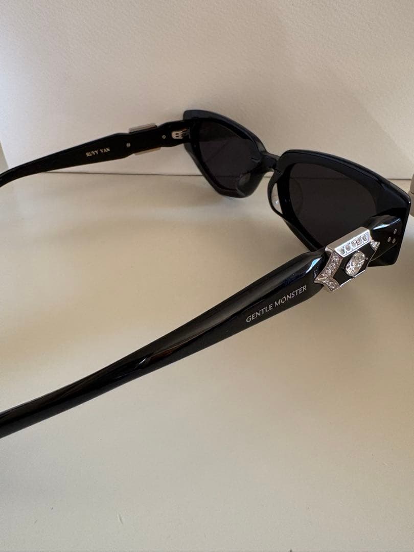 最終値下げ】GENTLE MONSTER Ruvy Van 01 - メルカリ