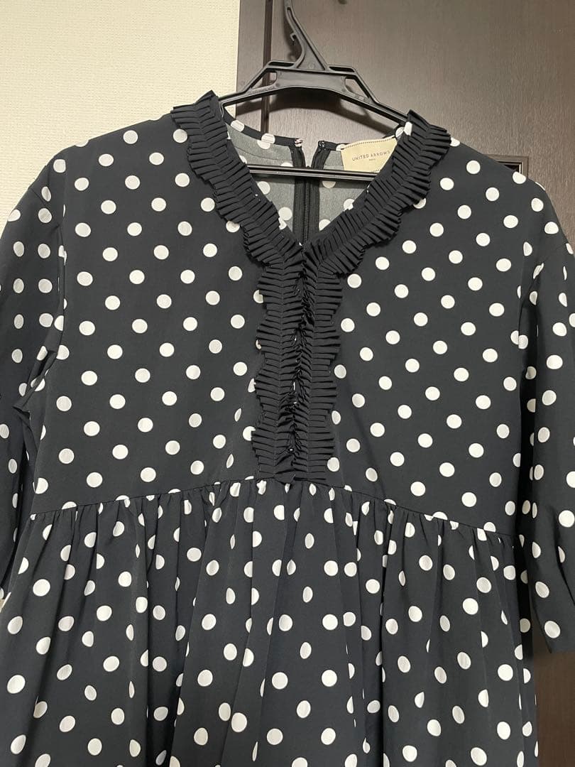 ユナイテッドアローズ タック フリルVネック ハーフスリーブ ブラウス