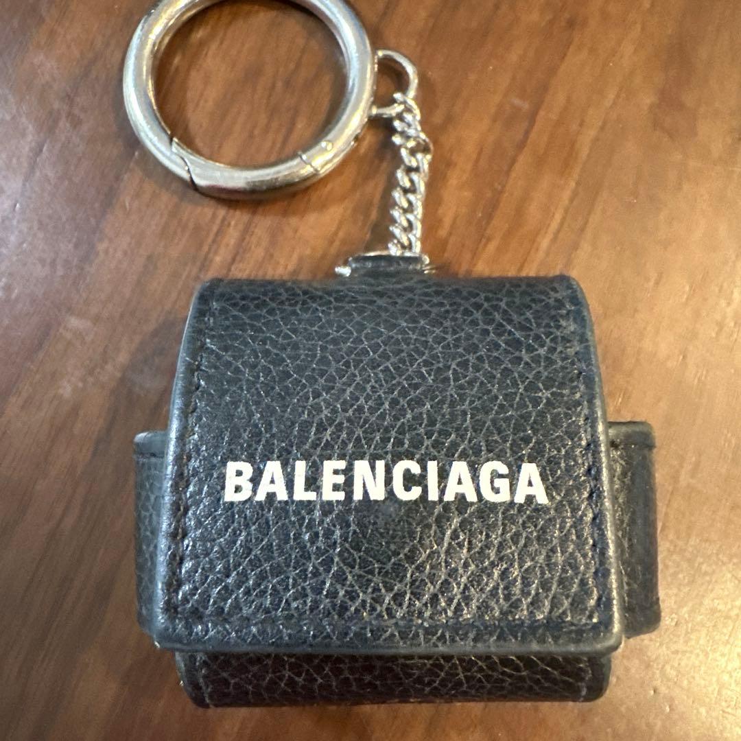 バレンシアガ airpods pro BALENCIAGA（バレンシアガ） イヤホンケース CASH AIRPODS PRO 655679