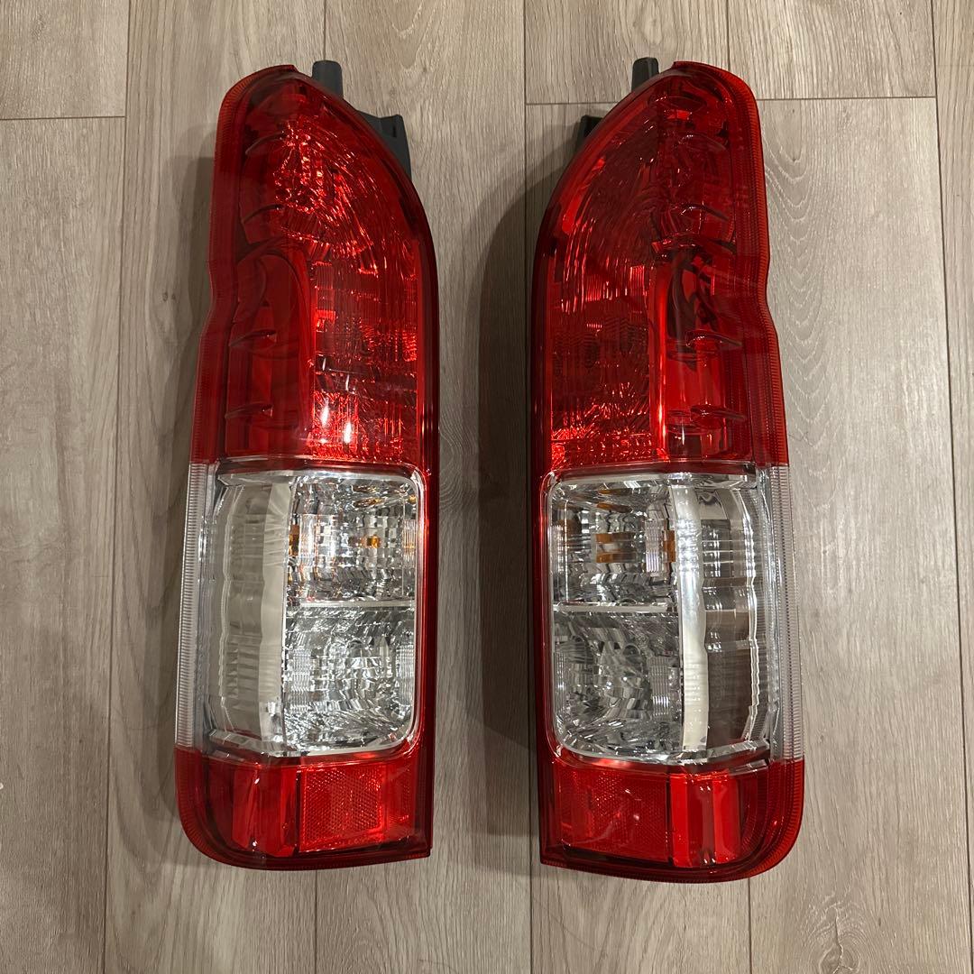 ハイエースS-GL200系純正テールランプ左右セット ハイエース 200系 テールランプ 純正タイプ 左右セット レジアスエース