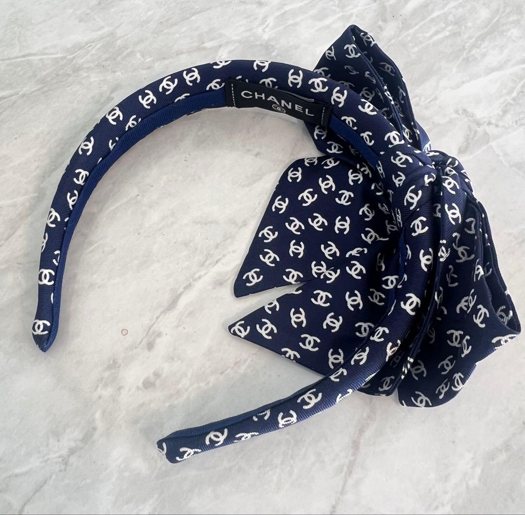 CHANEL ネイビー ロゴリボンヘアバンド/カチューシャ CHANEL ネイビー ロゴリボンヘアバンド/カチューシャ