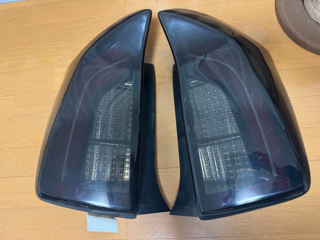 激安ヴァレンティ30プリウス後期スモークLEDテールランプ❗️ 割れ無し点灯OK❗️ 楽天市場】【ワンダフルデー P5倍】 VALENTI ヴァレンティ プリウス30