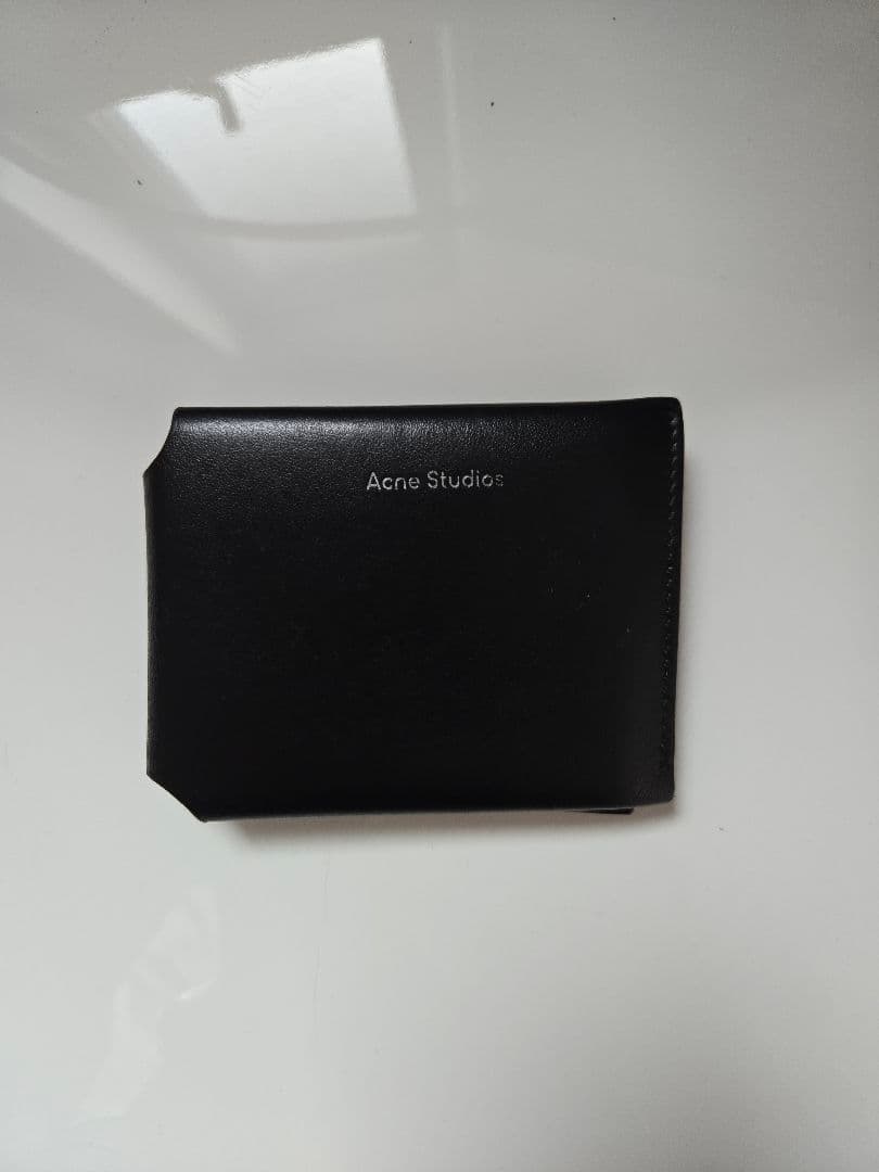 硬*す様 Acne Studios ブラック 三つ折り財布 Acne Studios - レザー製三つ折りウォレット - ブラック