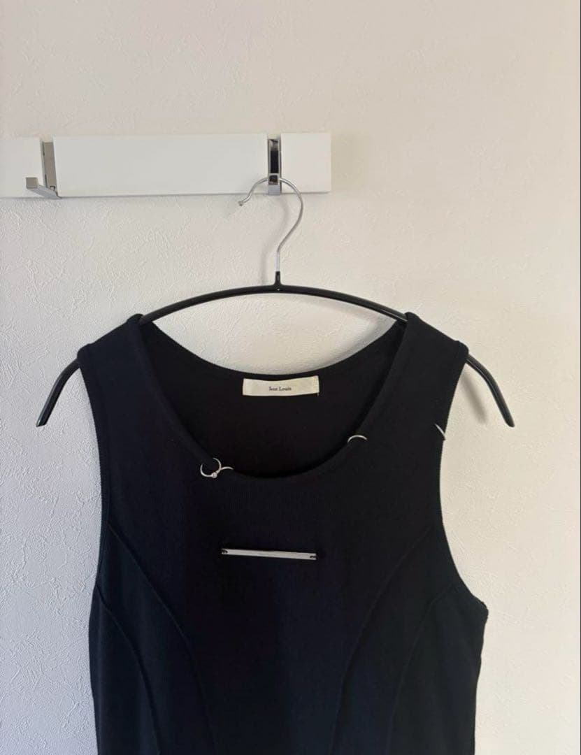 Jent Louis Neck Piercing Tank Top トップス